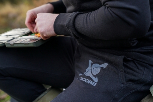 CC Moore oblečení - Tepláky černé M